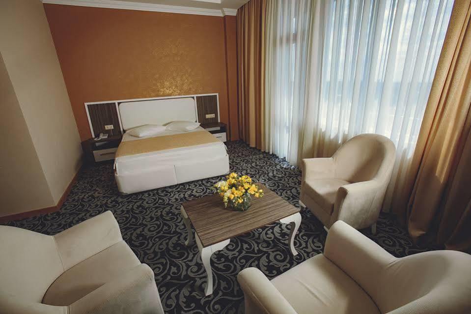 Grand Georgian Palace Batumi Eksteriør bilde