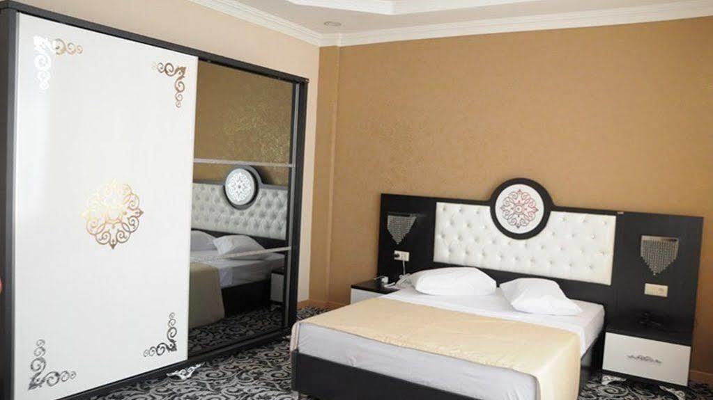 Grand Georgian Palace Batumi Eksteriør bilde