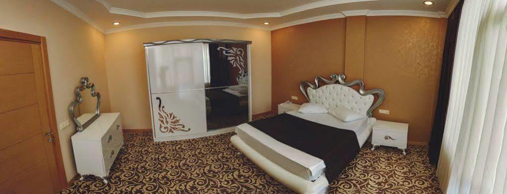 Grand Georgian Palace Batumi Eksteriør bilde